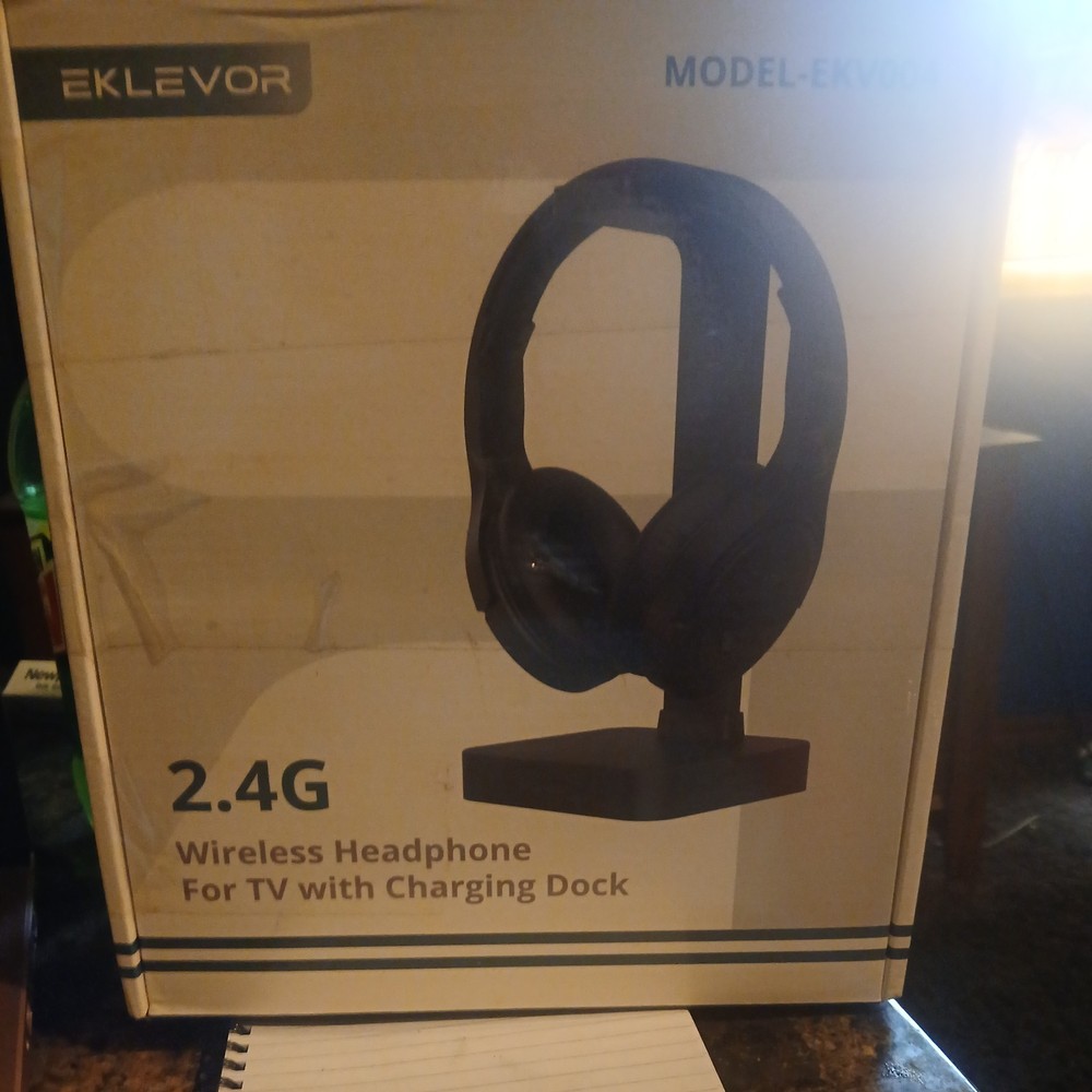 Wireless TV Headphones with 2.4G Connection and Charging Dock