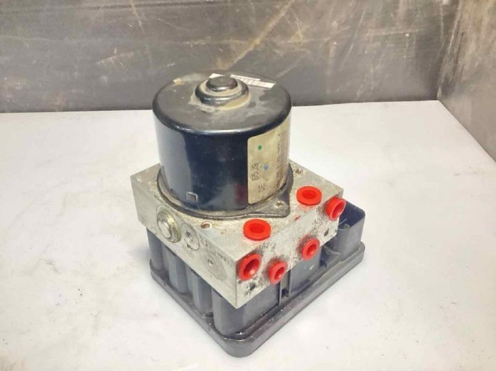 2006-2008 Suzuki Grand Vitara 4x4 AT ABS Anti-Lock Brake Pump Module Assembly