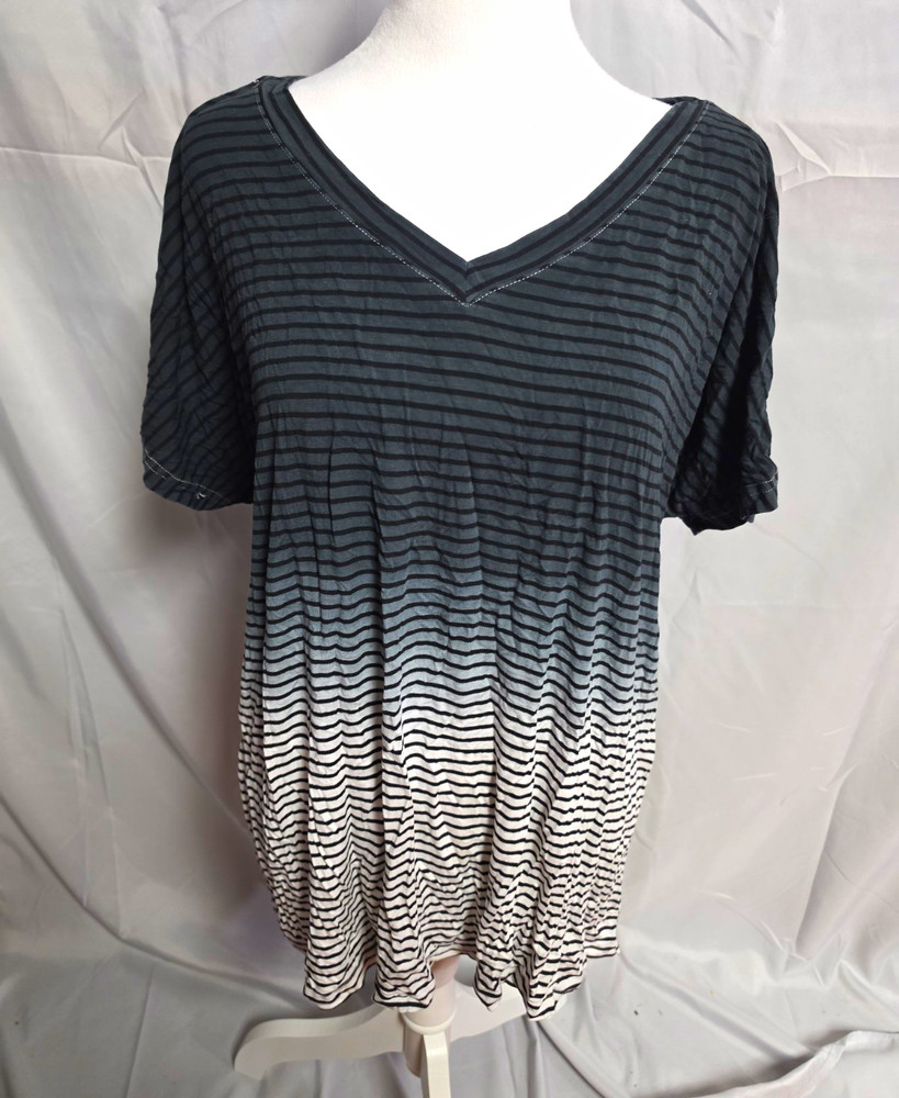 Sew Love Women's 1XL Plus Knit V-Neck Short Sleeve Gray Black Striped T-Shirt