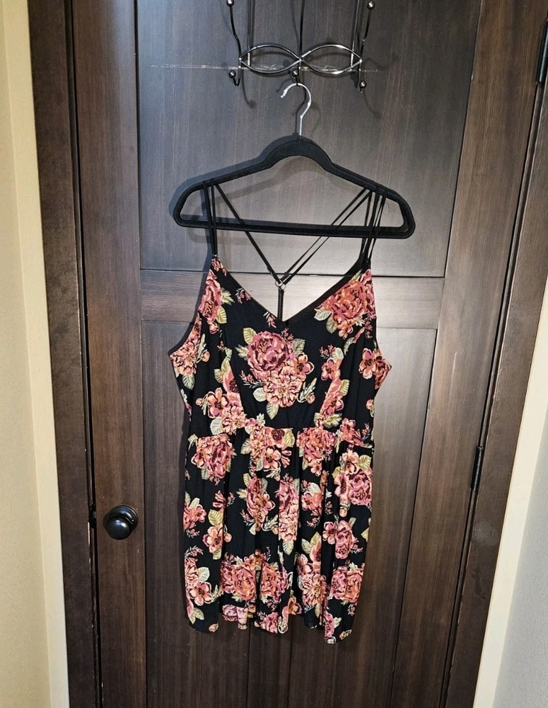 EUC Women's Black & Red Floral Stretch Knit Tank Romper Shorts Size XXL 2XL