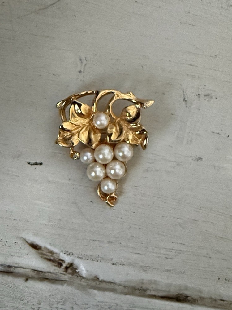 Vintage Faux Pearl Grape Cluster Brooch Gold Tone Leaf Vine Pin