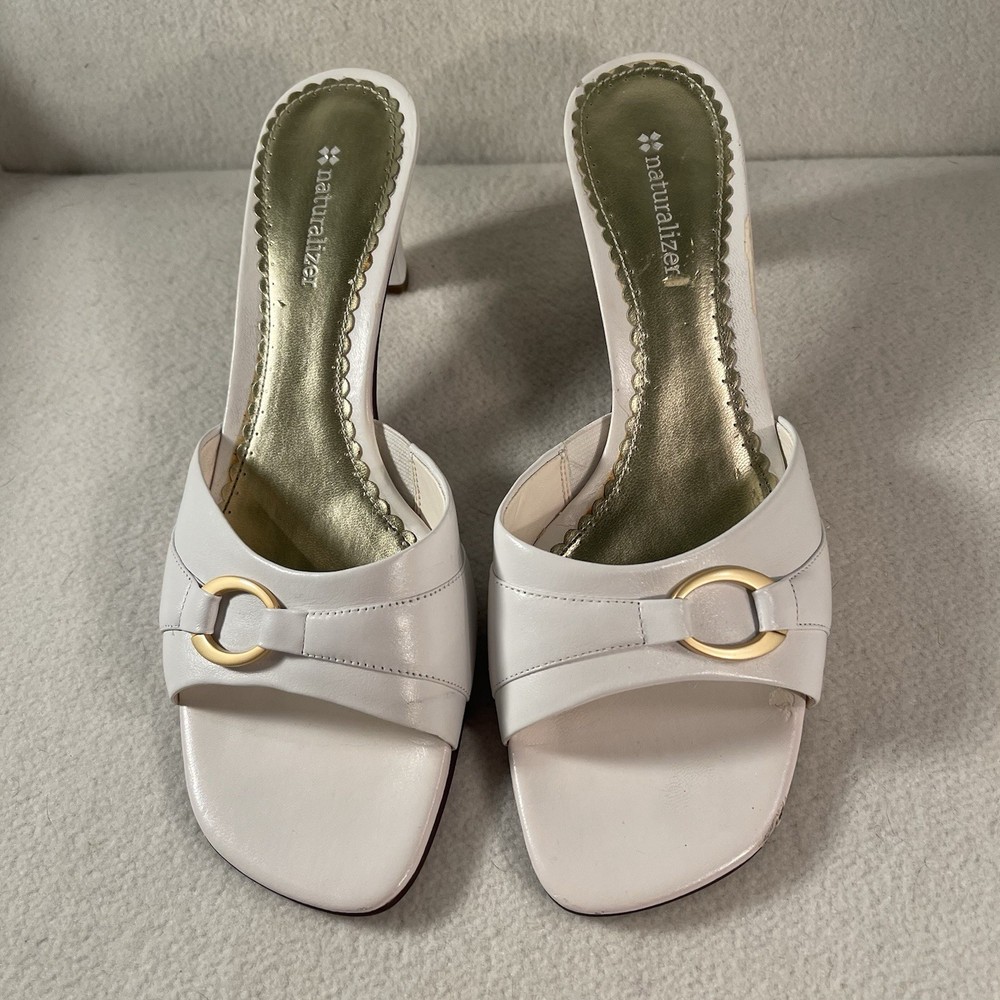 Naturalized Aquarius White Leather Slip On Heeled W/ Gold Accent Ring 8.5 M