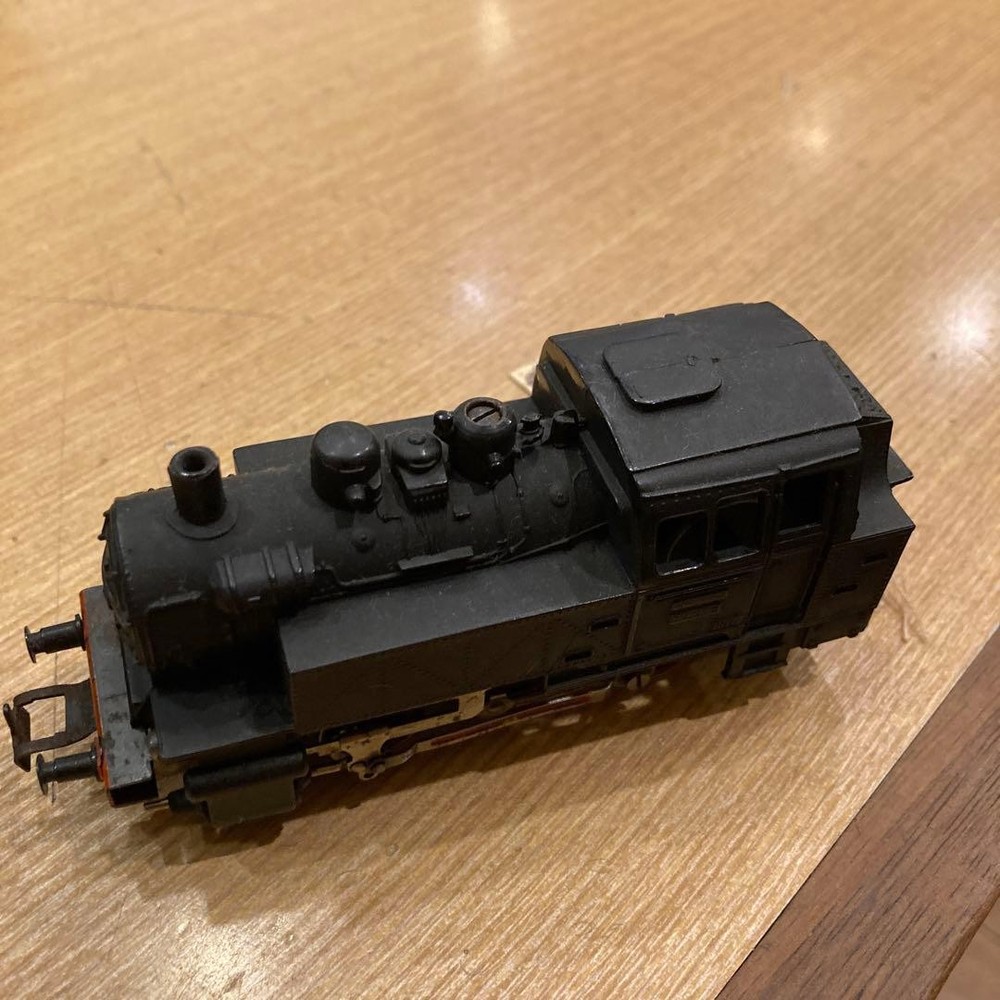 HO gauge black steam locomotive #688325