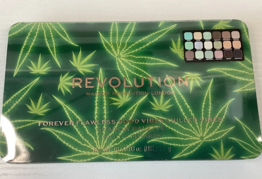 Makeup Revolution - CHILLED VIBES Forever Flawless Eyeshadow Palette (New)