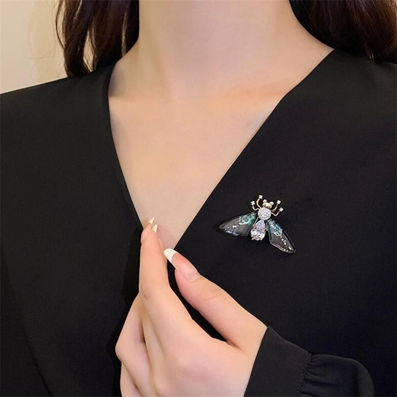 Sparkling Magpie Bird Brooch Pin-Rhinestone Crystal Jewelry for Women Dress/Coat