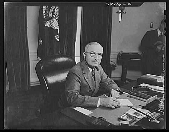 Photo:Franklin D Roosevelt Washington DC 1940s Desk Office Portrait