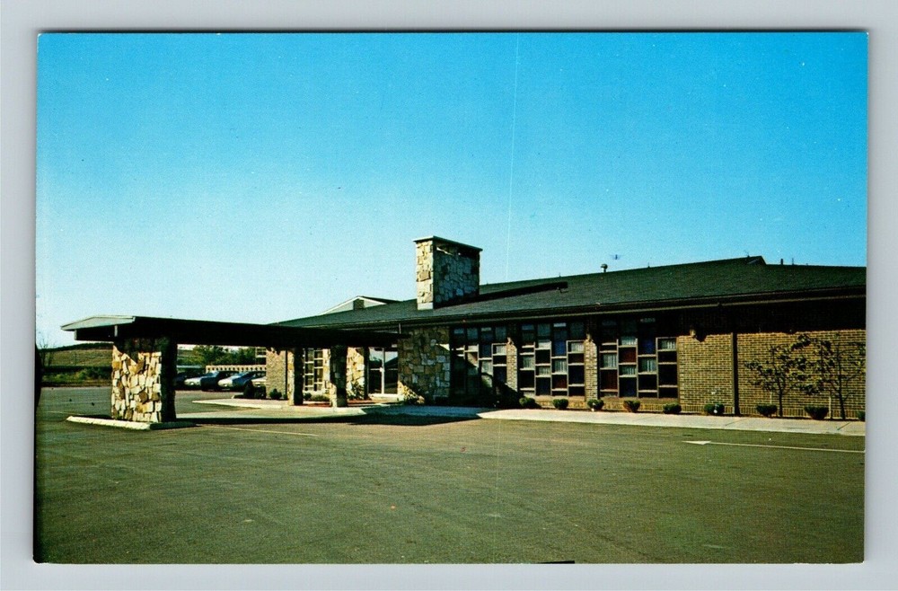 New Philadelphia OH-Ohio, The Delphian Motor Inn Vintage Souvenir Postcard
