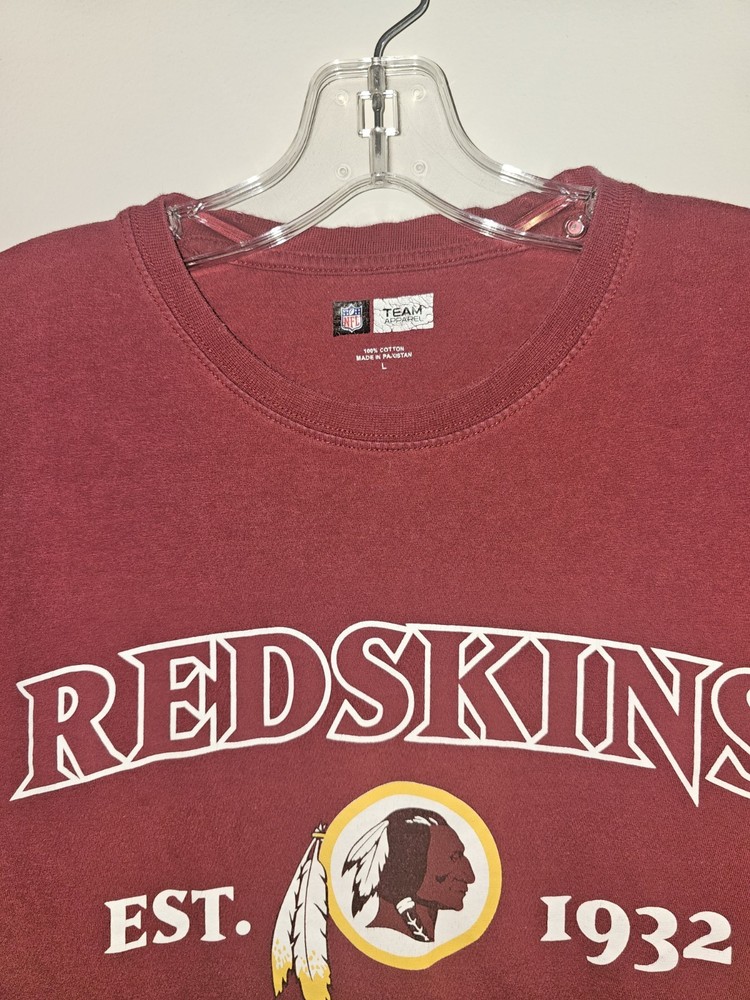 Washington Redskins Older Style Large Mens Burgundy Graphic Logo Tshirt NFL