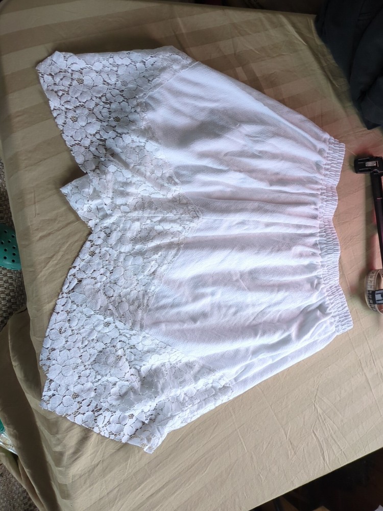 Disney Alice Lightweight Asymmetrical White Lace Elastic Waist Skirt Size L