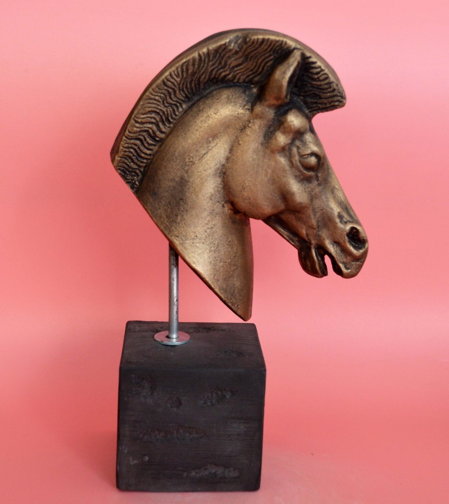 Horse head sculpture -  Casting stone - Symbol of power wealth and status