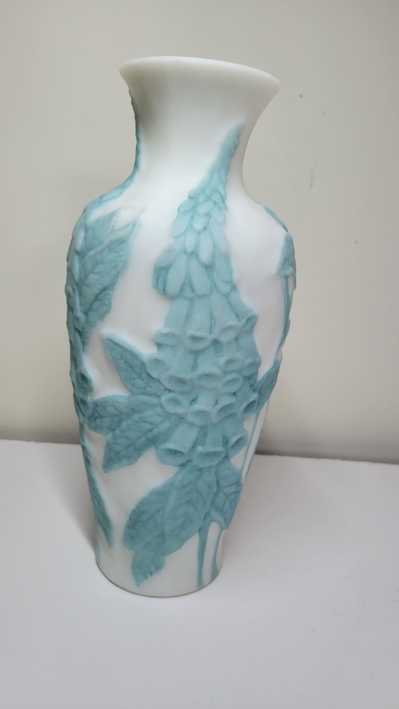 Vintage Phoenix Consolidated Glass White Milk Glass Foxglove Vase