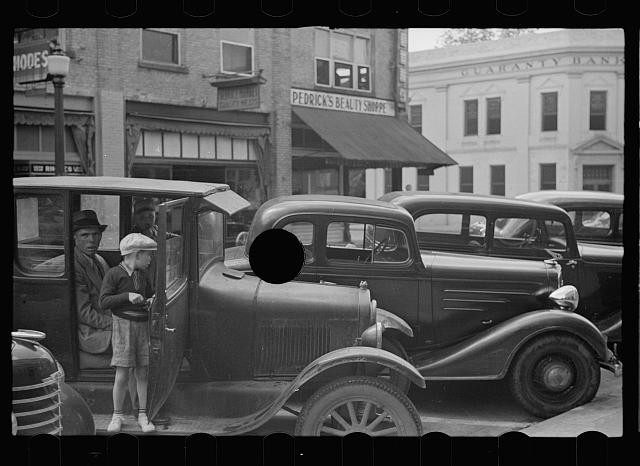 Photo:Washington North Carolina 1938 Farm Family in Town Cars Street Scene