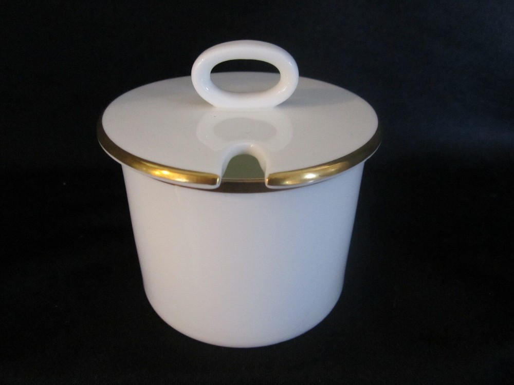 Wedgwood Saturn C2169 Covered Sugar Susie Cooper Bone China England
