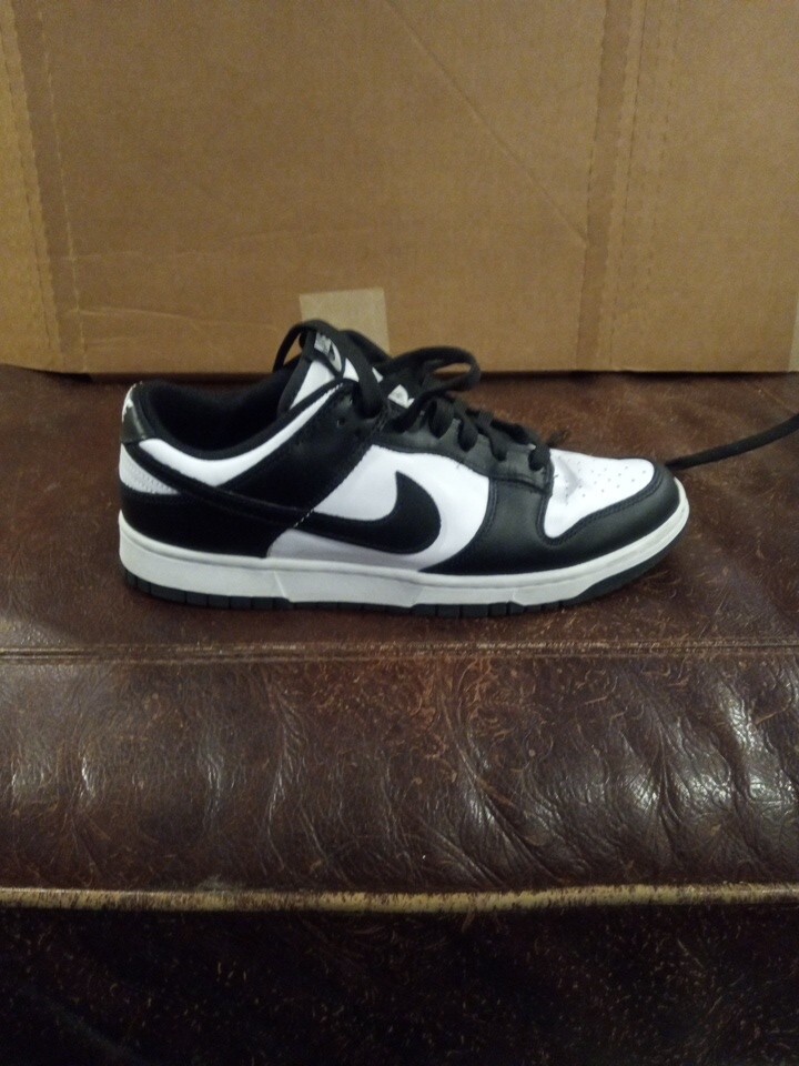 MEN'S NIKE DUNK LOW PANDA SZ. 10.5 PRE OWNED