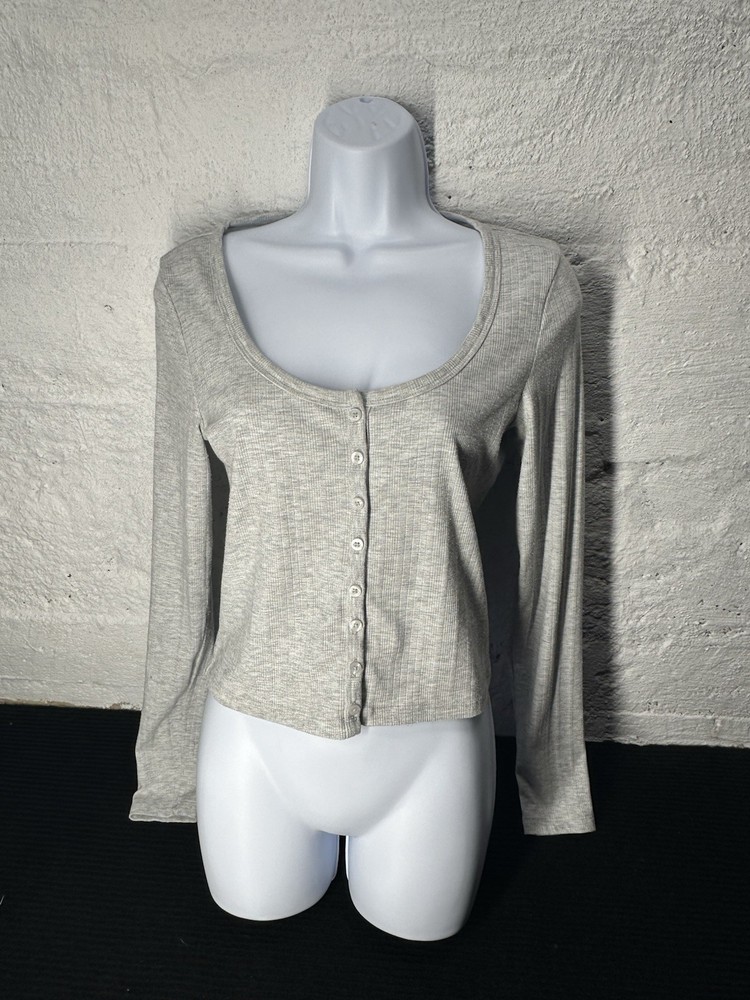 Hollister womens light gray long sleeve shirt in size medium