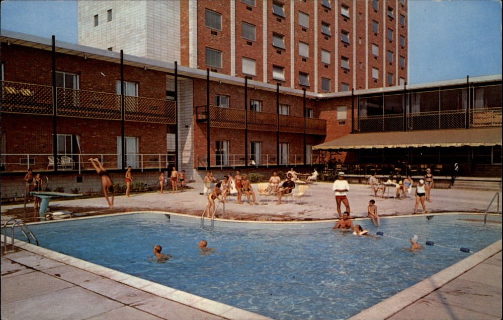 Treadway Inn Niagara Falls New York swimming pool ~ 1950s-60s vintage postcard