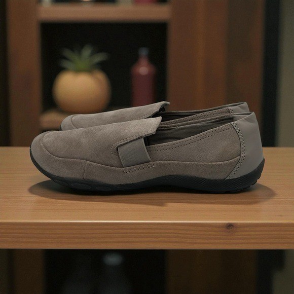 Clarks Women’s Collection Wide Haley Park Loafers Gray Suede Shoes Size 9.5