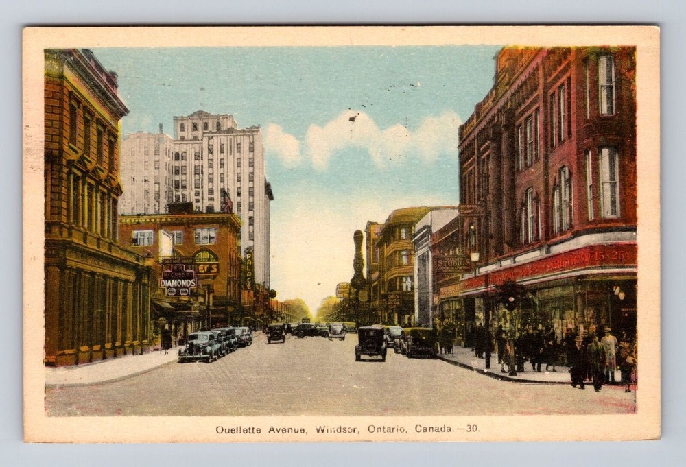 Windsor Ontario-Canada, Ouellette Avenue, Antique, Vintage c1945 Postcard