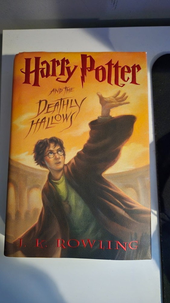 Harry Potter and the Deathly Hallows Hardcover by J K Rowling 2007 Edition