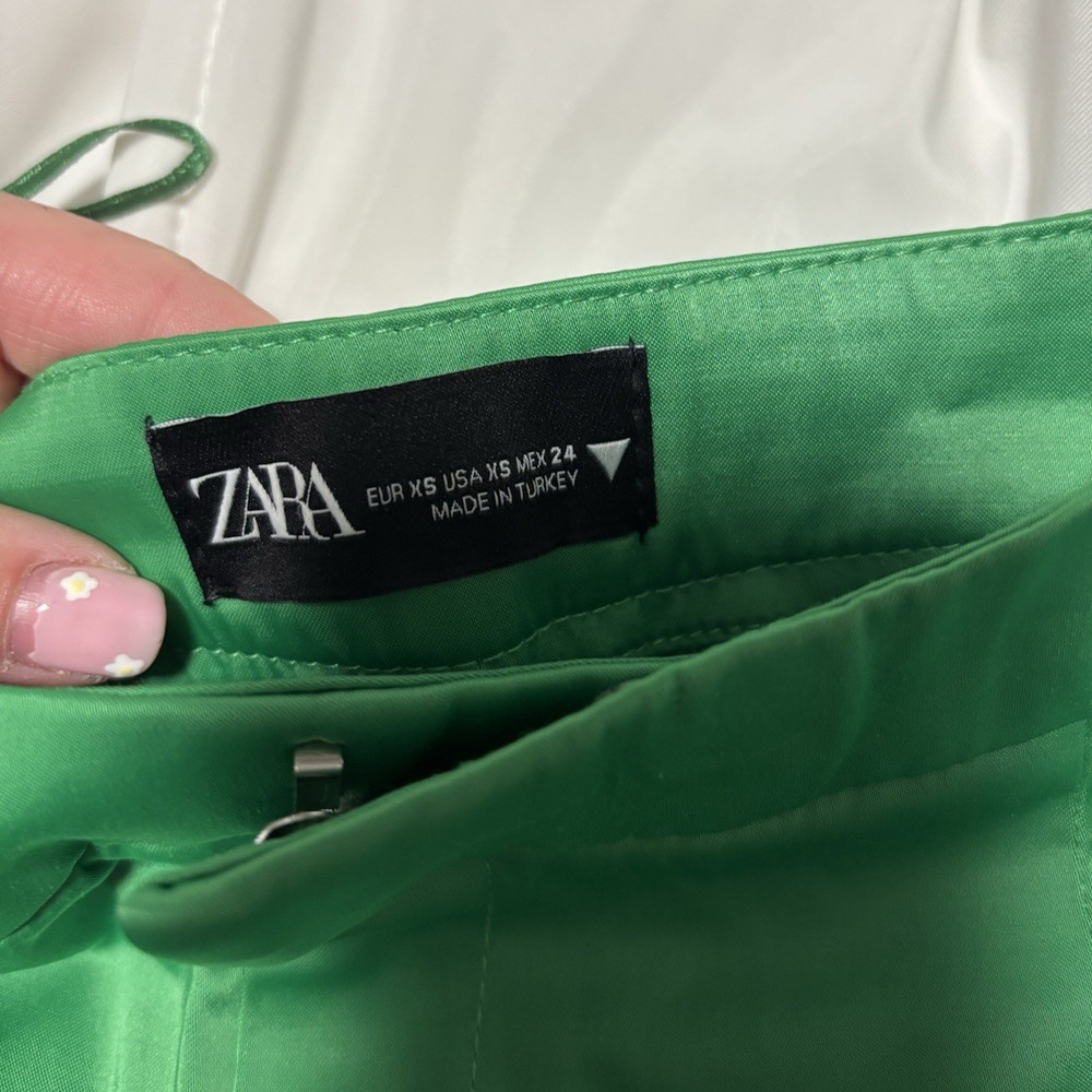 ZARA Women’s Green Pleated Front Chino Shorts Solid Regular Size XS
