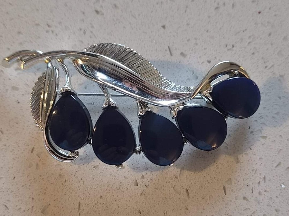 Vintage Designer STAR Brooch Silvertone Large Signed