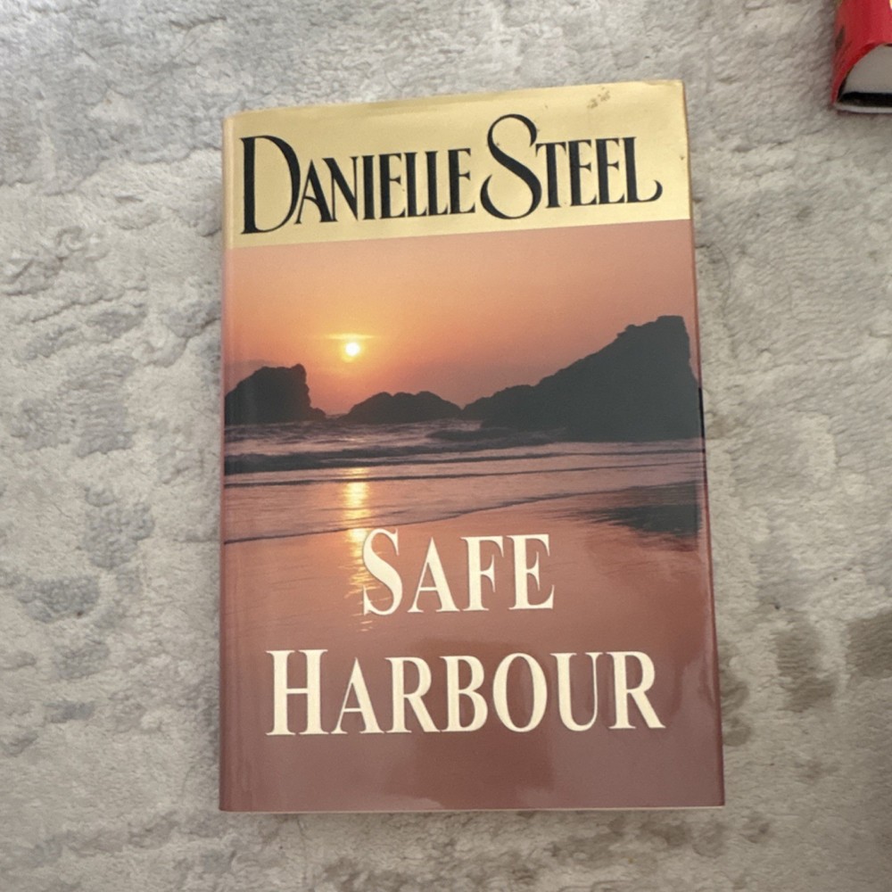 Danielle Steel Safe Harbour Hardcover w/ Dust Jacket English Fiction Contempora…