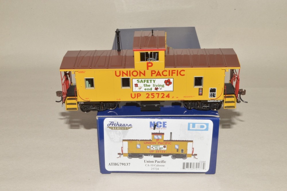 HO scale Athearn Genesis Union Pacific RR CA-10 caboose car train LIGHTED
