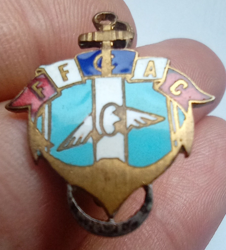 French Federation of Colonial soldiers  pin badge : brooch