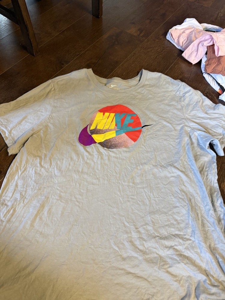 Nike Men's T-Shirt XL Light Grey with Colored Basketball Abstract Graphic-image