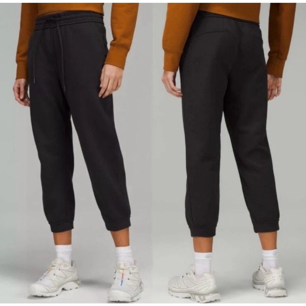 Lululemon Women’s Size 2 Loungeful High-Rise Cropped Fleece Black Jogger Pants