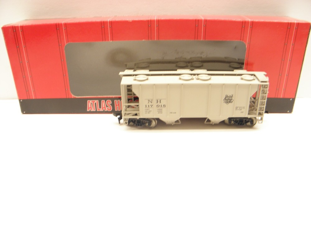 Atlas #1814 Ps-2,-2 Bay Covered Hopper - New Haven #117015 - Ho Scale-Used