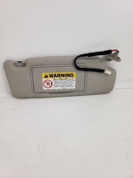 Illuminated Passenger Sun Visor for 2004-2006 Volvo 40 Series 380104