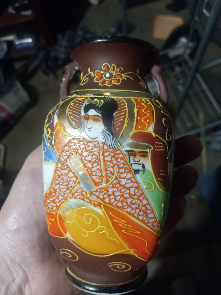 Vintage Japanese Satsuma Moriage Style Hand Painted Vase 5