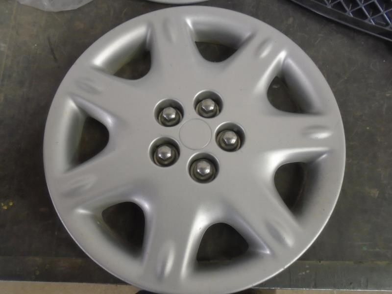 Wheel Cover HubCap 7 Spoke Fits 01-02 PT CRUISER 1072396