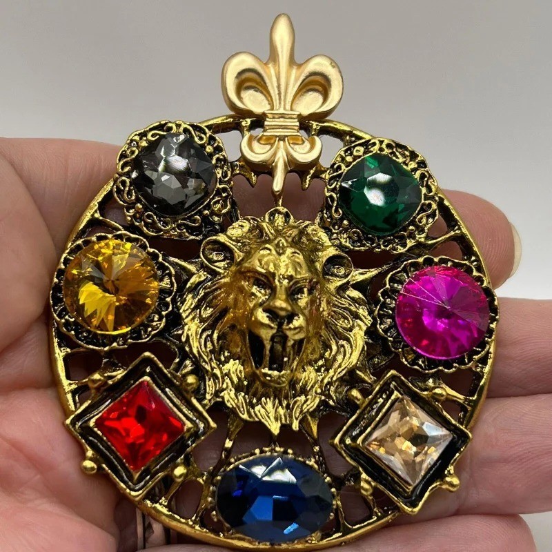 Colorful Rhinestone Lion Head Brooch Pin Gold Tone Retro Animal Jewelry