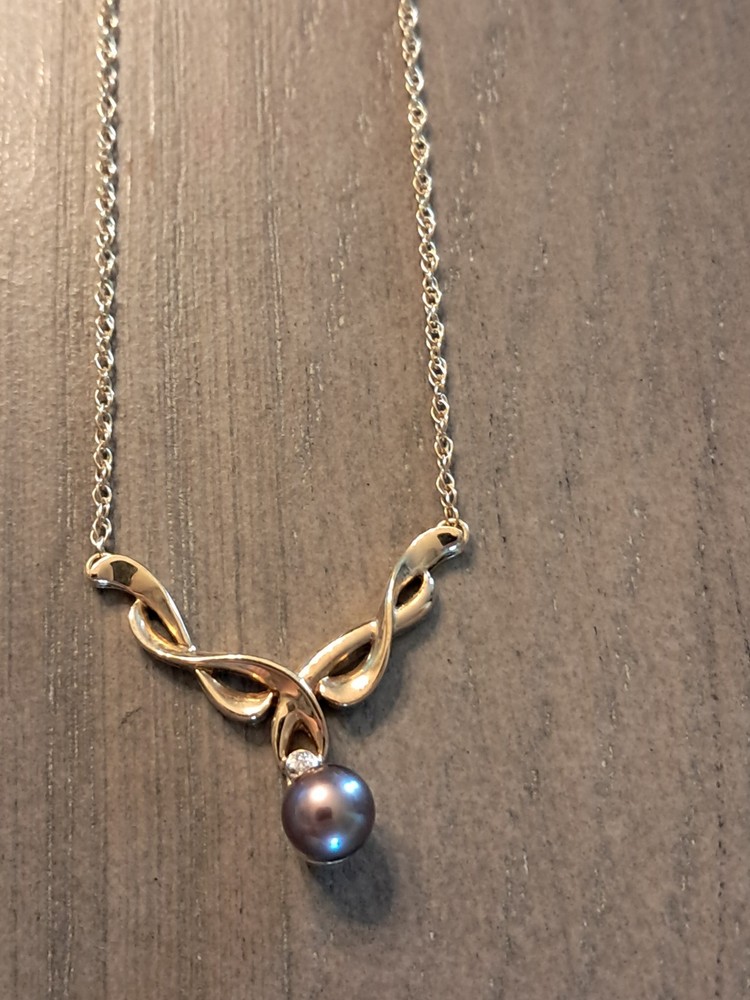 Womens Vintage Estate 10K Gold Necklace W/Black Pearl & Diamond Chip