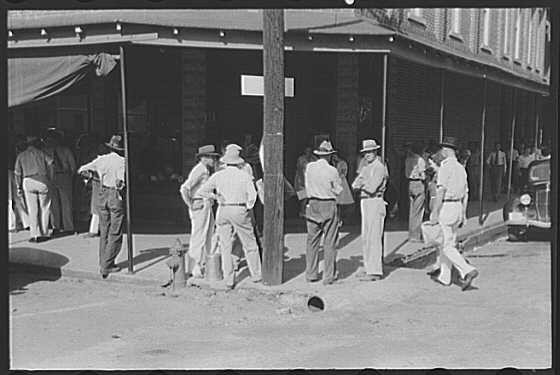 Photo:Cave City Horse Cave Kentucky 1930s Farm Security men storefront
