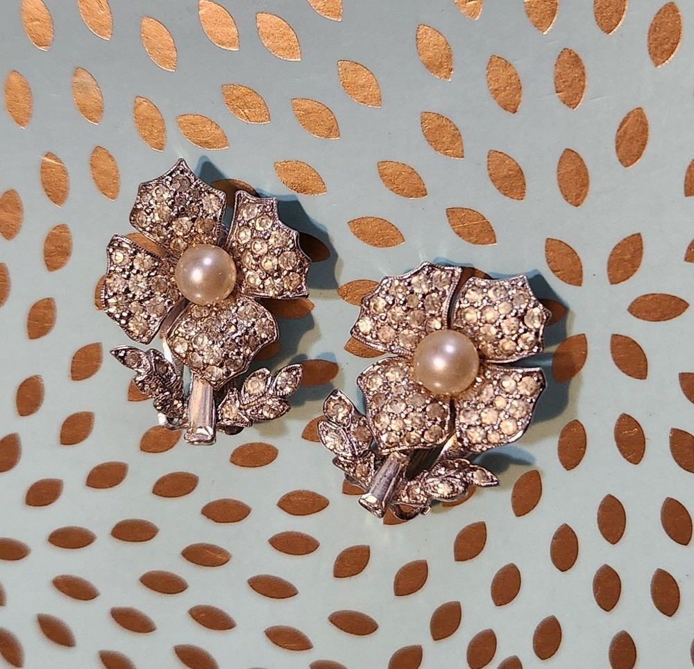 Jomaz clip-on earrings Floral design, Faux Pearl & Clear Rhinestones Silvertone