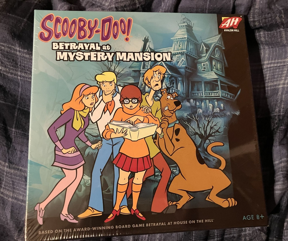 Avalon Hill Scooby Doo in Betrayal at Mystery Mansion Official Scooby Doo NEW
