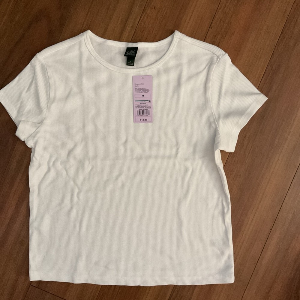 New Wild Fable Women's White Cropped T-Shirt Short-Sleeve Size M