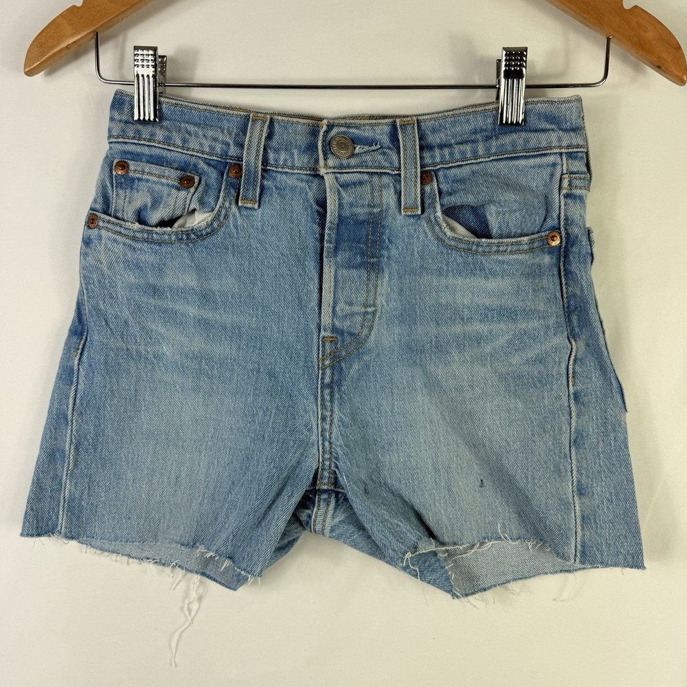 Levi’s Wedgie Shorts Light Wash Button Fly Womens Size 23 Cut Off Denim Mid Rise