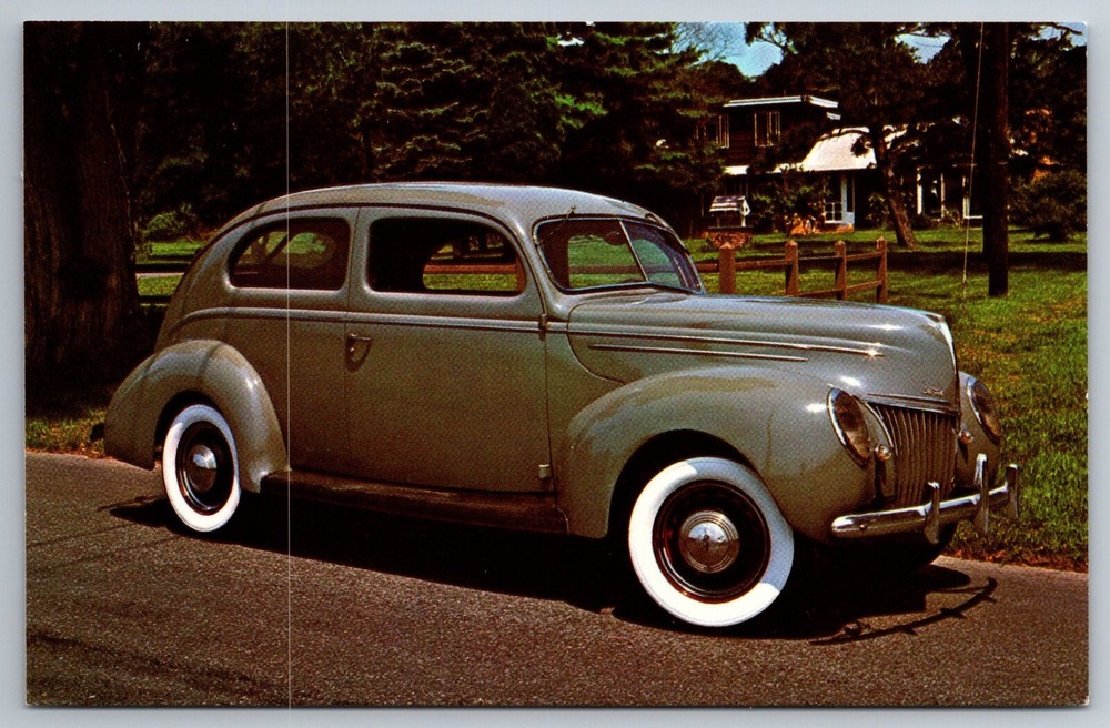 1939 Ford Deluxe Tudor Roaring 20 Autos NJ Museum Postcard