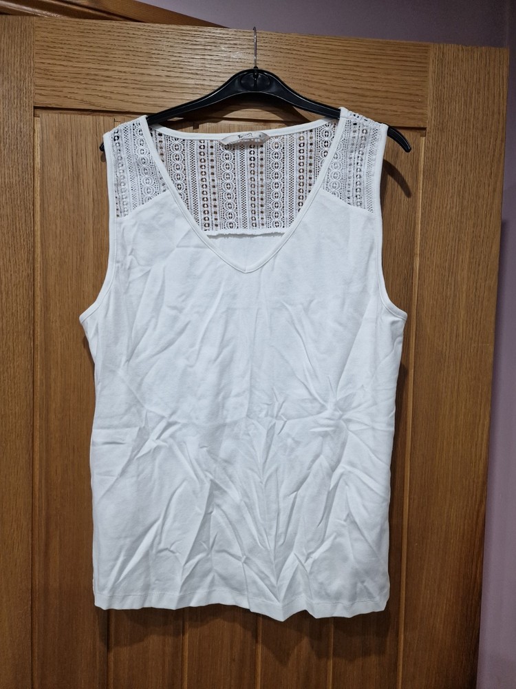 Women's White Summer Blouse Size 18 - Lightweight & Stylish