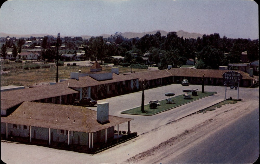 Blythe California Sea Shell Motel 1930s car aerial view ~ unused postcard sku847