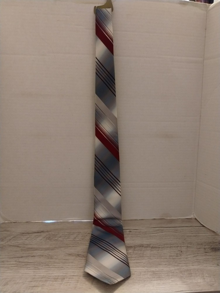 Del Cino 54-inch Striped Tie in Red and Silver for Men - Classic Style Accessory
