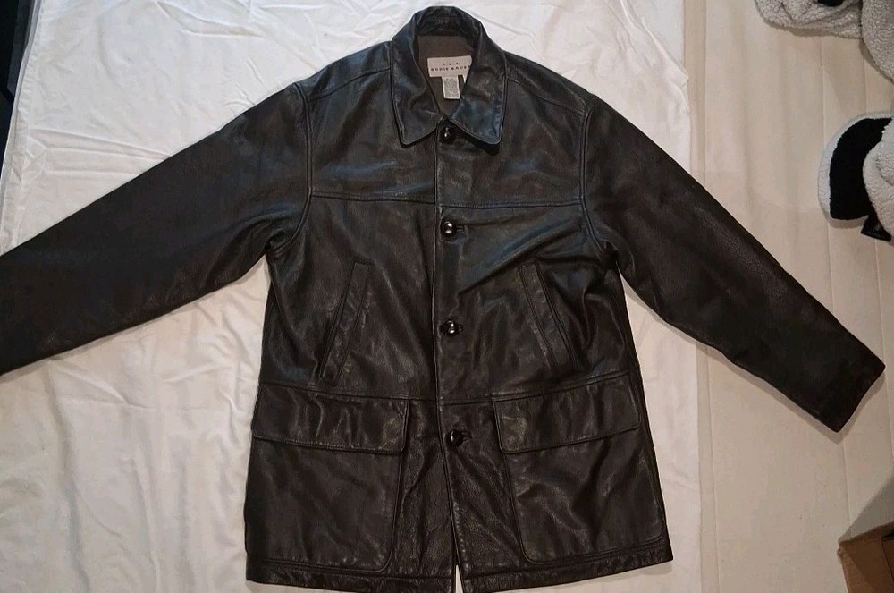 Aka  Eddie Bauer Vintage Leather Jacket mens Size Small