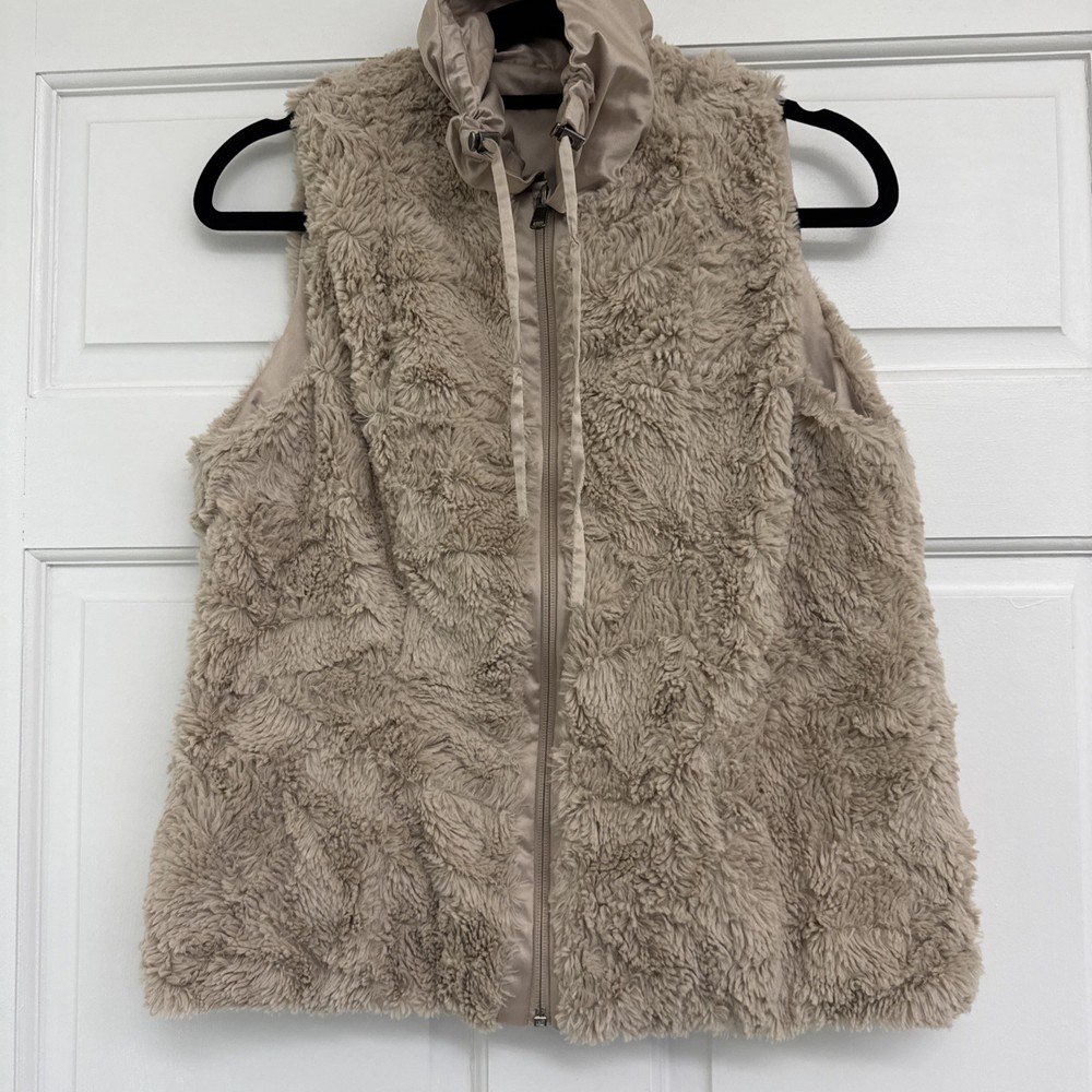CAbi Small  Reversible Alpine Champagne Faux Fur Vest EUC Silky Zip