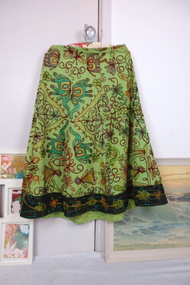 Vintage midi skirt green khaki embroidered rare find India floral pattern stunin