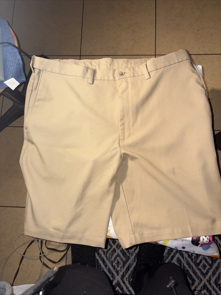 Haggar Cool 18 Pro Shorts Mens 40 Tan Expandable Waist Golf Chino Flat Front