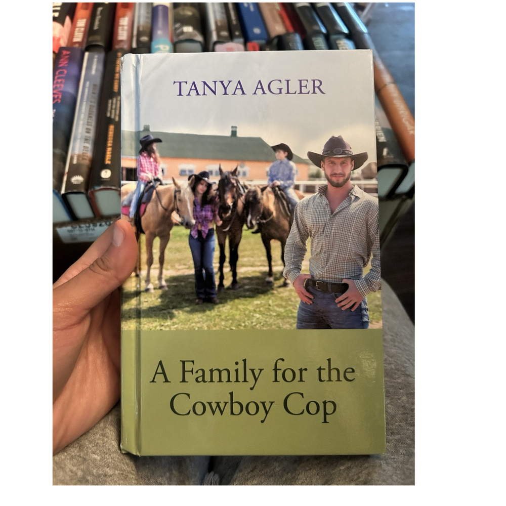 A Family for the Cowboy Cop Tanya Agler Hardcover Gale Romance Large Print